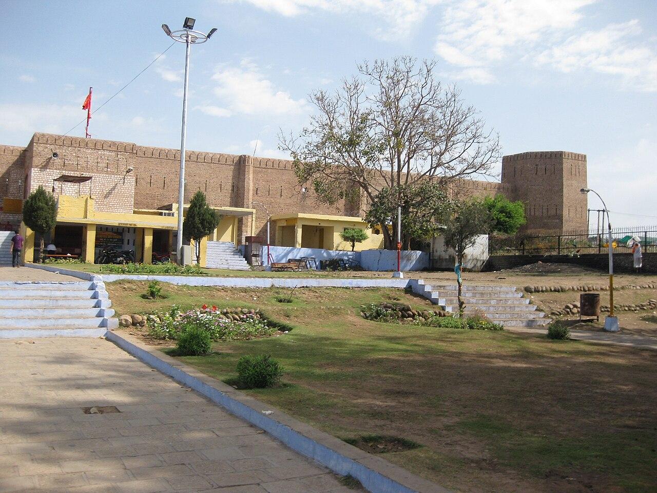 Stone and Memory: A Heritage Walk Through Mubarak Mandi and Bahu Fort