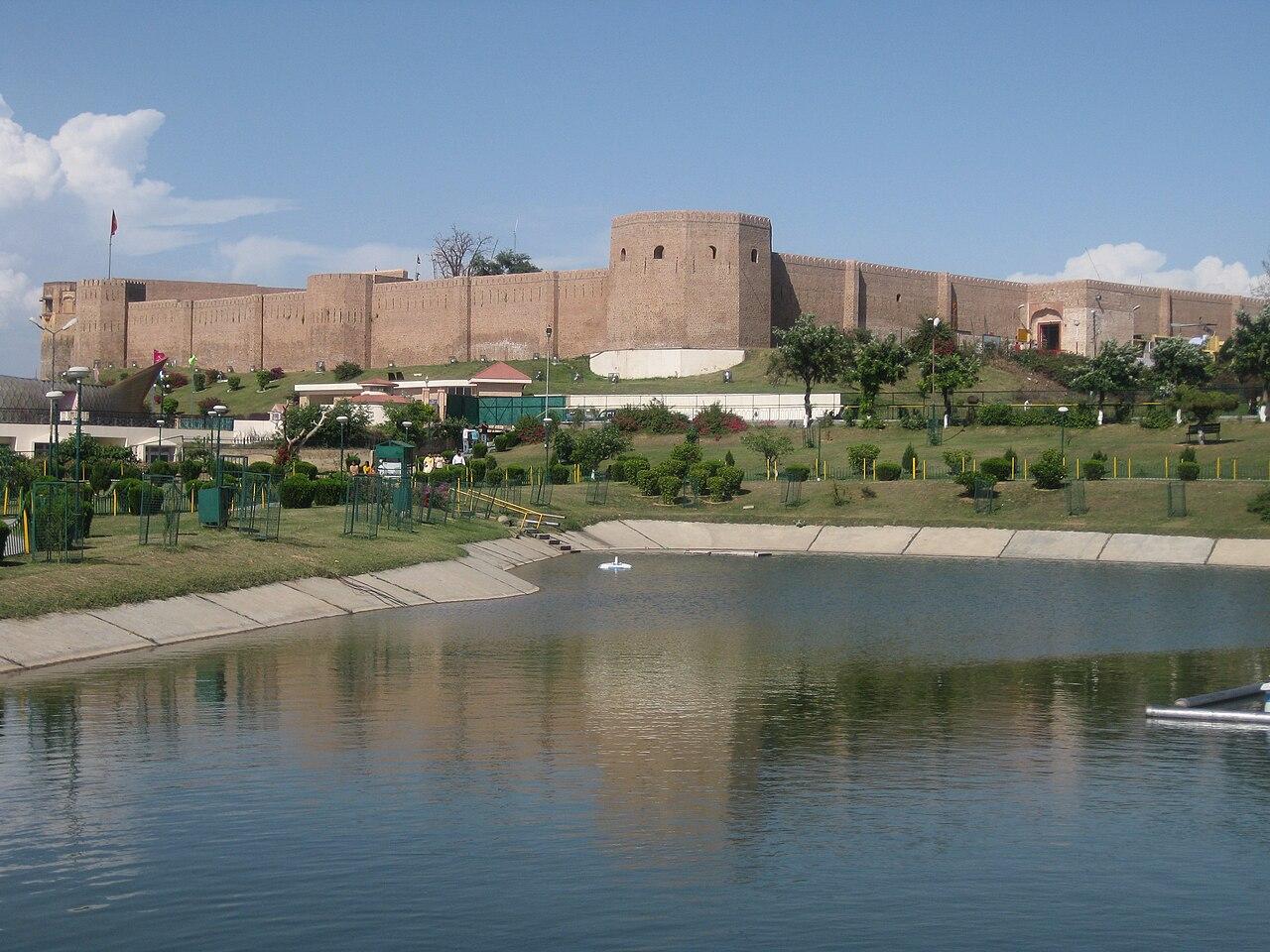 Spring at Bahu Fort: A Pilgrim and Wanderer Trail for the Navratri Weeks