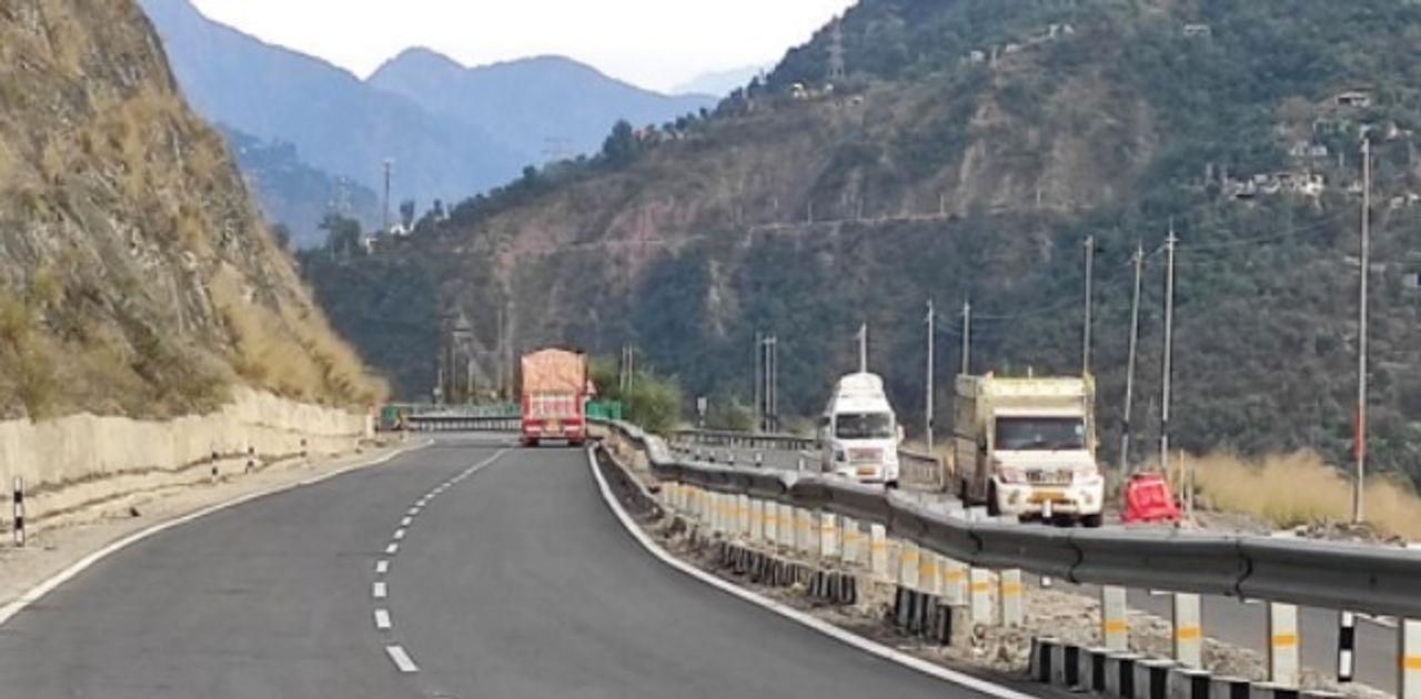 Jammu–Srinagar Highway Open to Regulated Two-Way Traffic: Where It Is Slowing, and the Tanker Rules